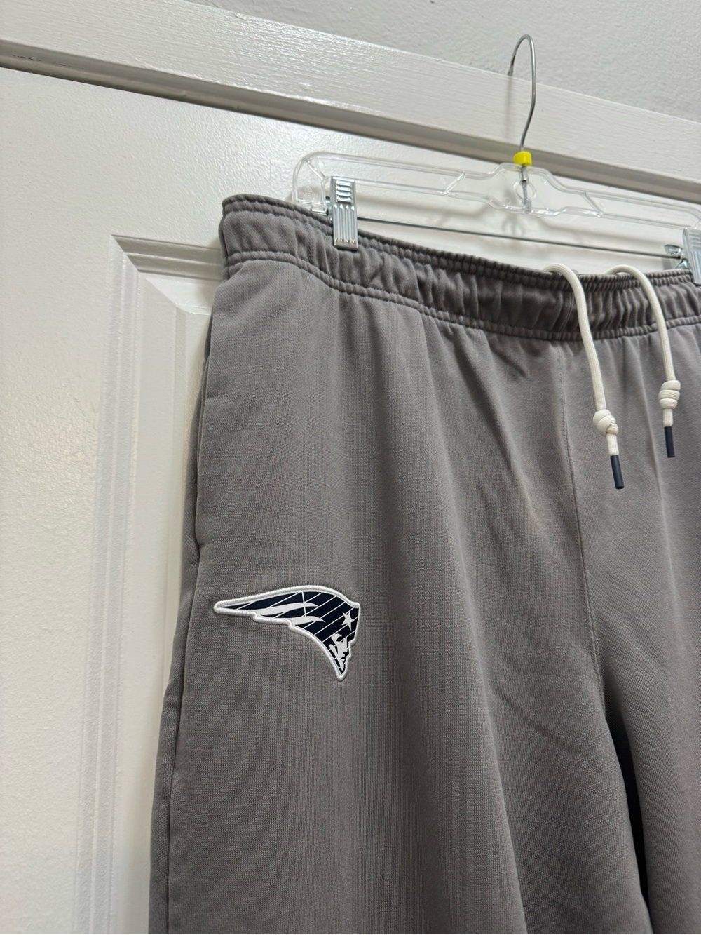 Nike NFL Dri-Fit New England Patriots Gray Performance Sweatpants - Picture 2 of 11